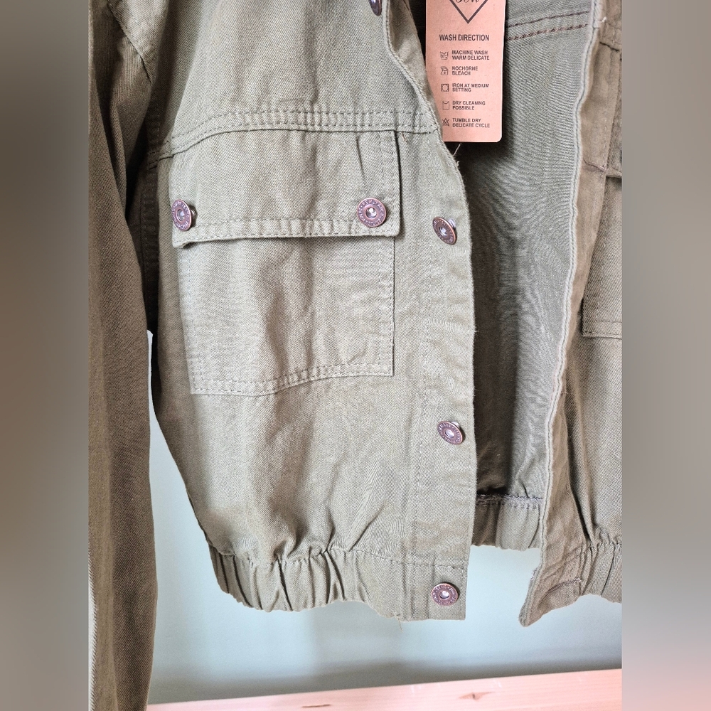 NWT Lee Women's Green Utility Chore Cropped Jacket Size Medium - Picture 6 of 6